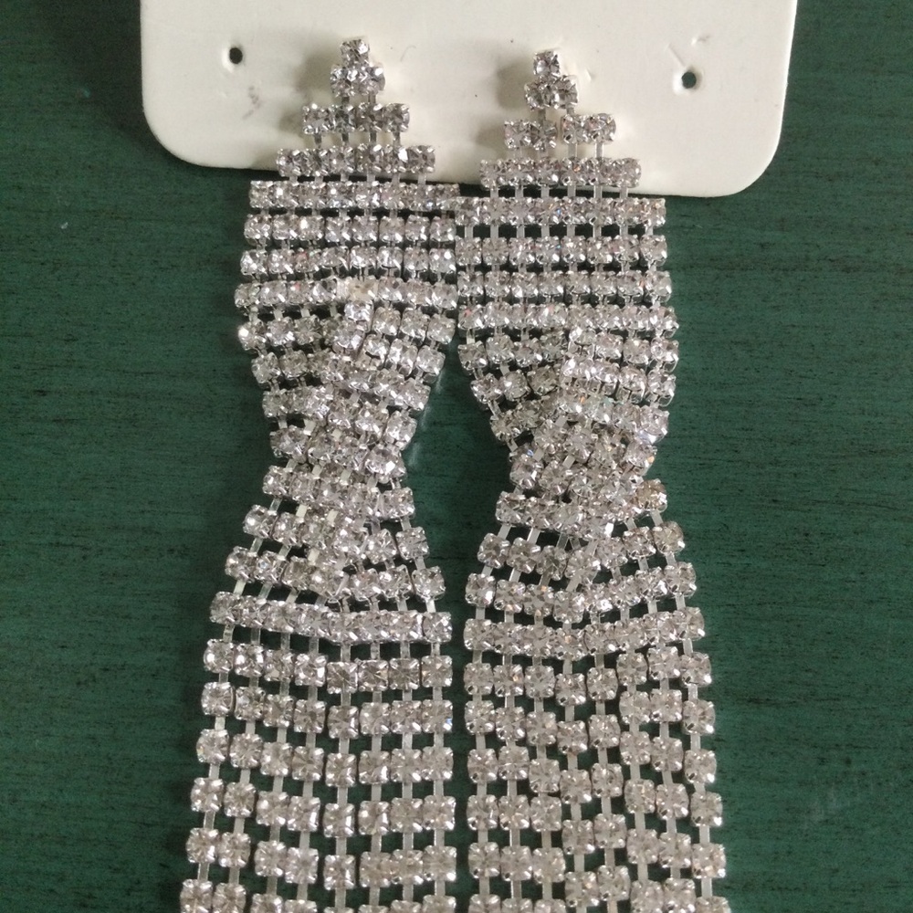 ⛔️SOLD⛔️LOVISA Silver tone Clear Rhinestone Dangle Waterfall Tassel Earrings NWT - Picture 8 of 14